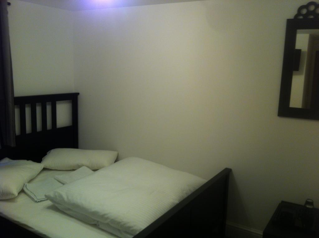 Duke Of Fife Hotel Barking  Bilik gambar
