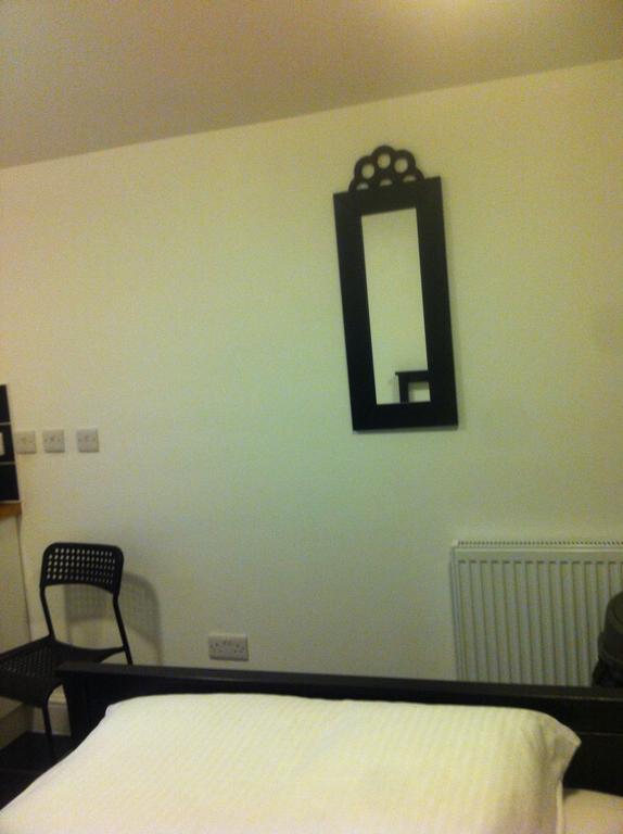 Duke Of Fife Hotel Barking  Bilik gambar