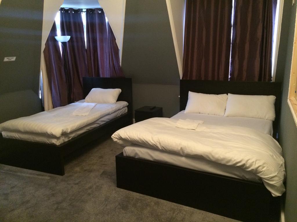 Duke Of Fife Hotel Barking  Bilik gambar