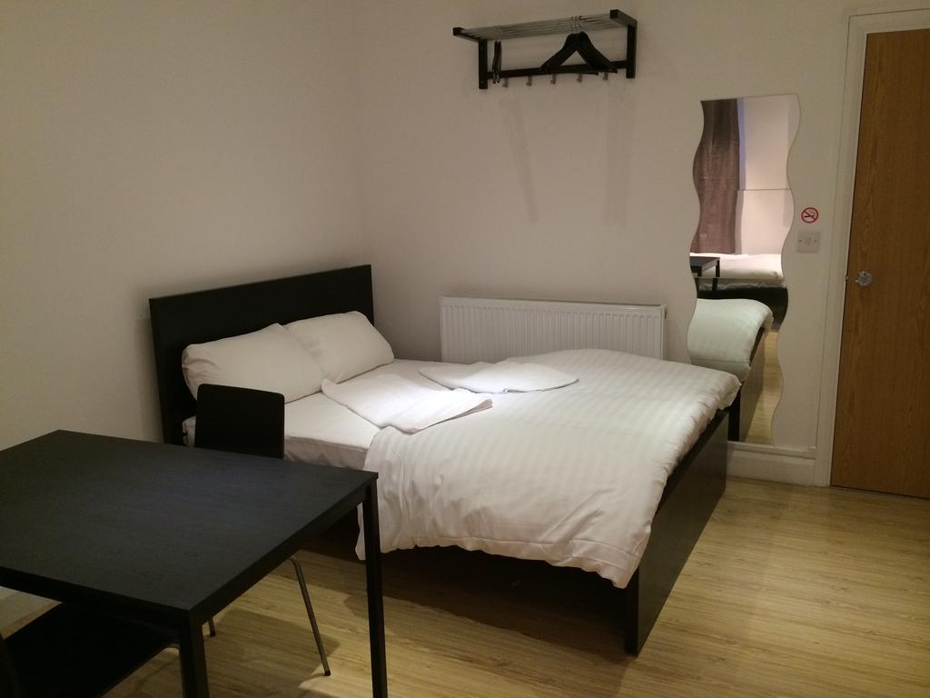 Duke Of Fife Hotel Barking  Bilik gambar