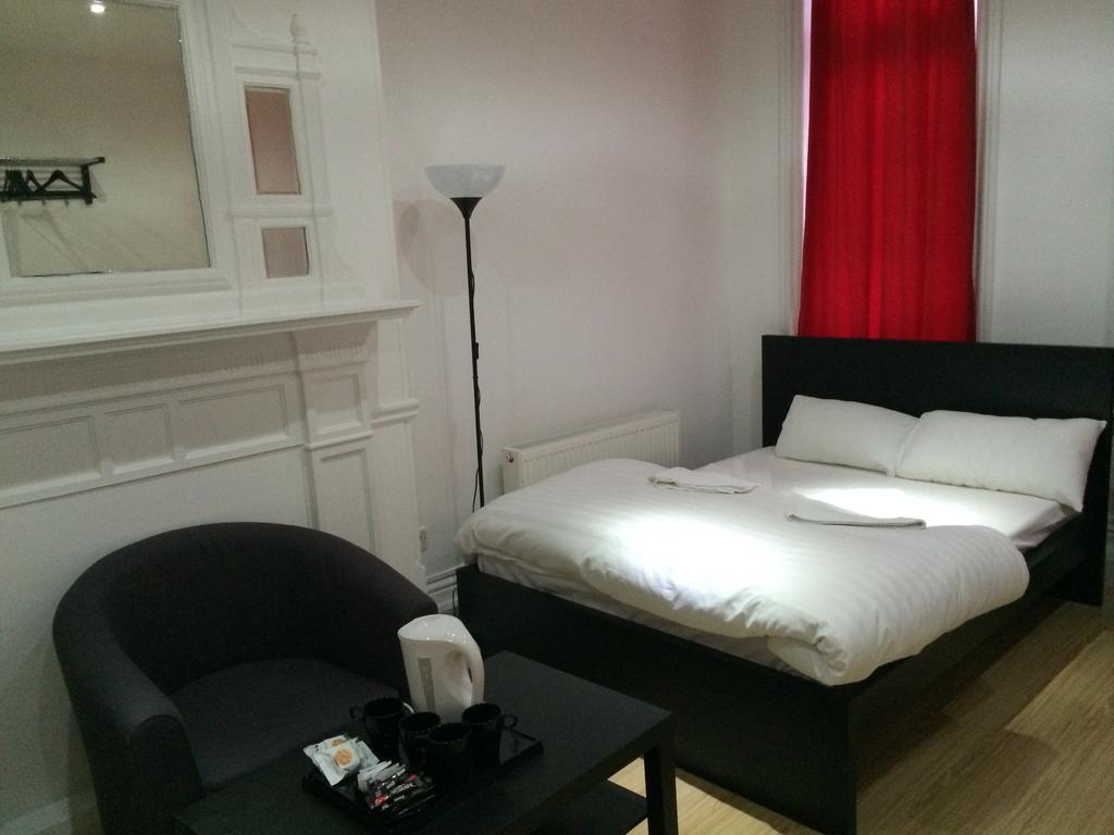Duke Of Fife Hotel Barking  Bilik gambar