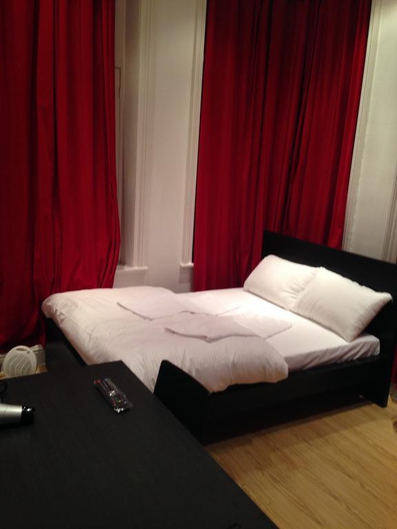 Duke Of Fife Hotel Barking  Bilik gambar