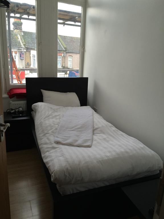 Duke Of Fife Hotel Barking  Bilik gambar
