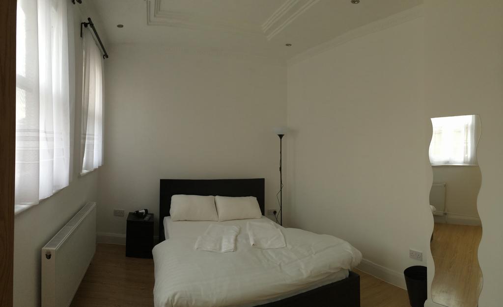 Duke Of Fife Hotel Barking  Bilik gambar